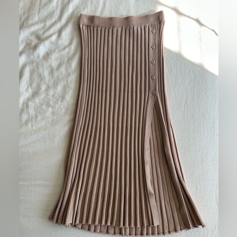 Cider Sweater nude skirt Size Small